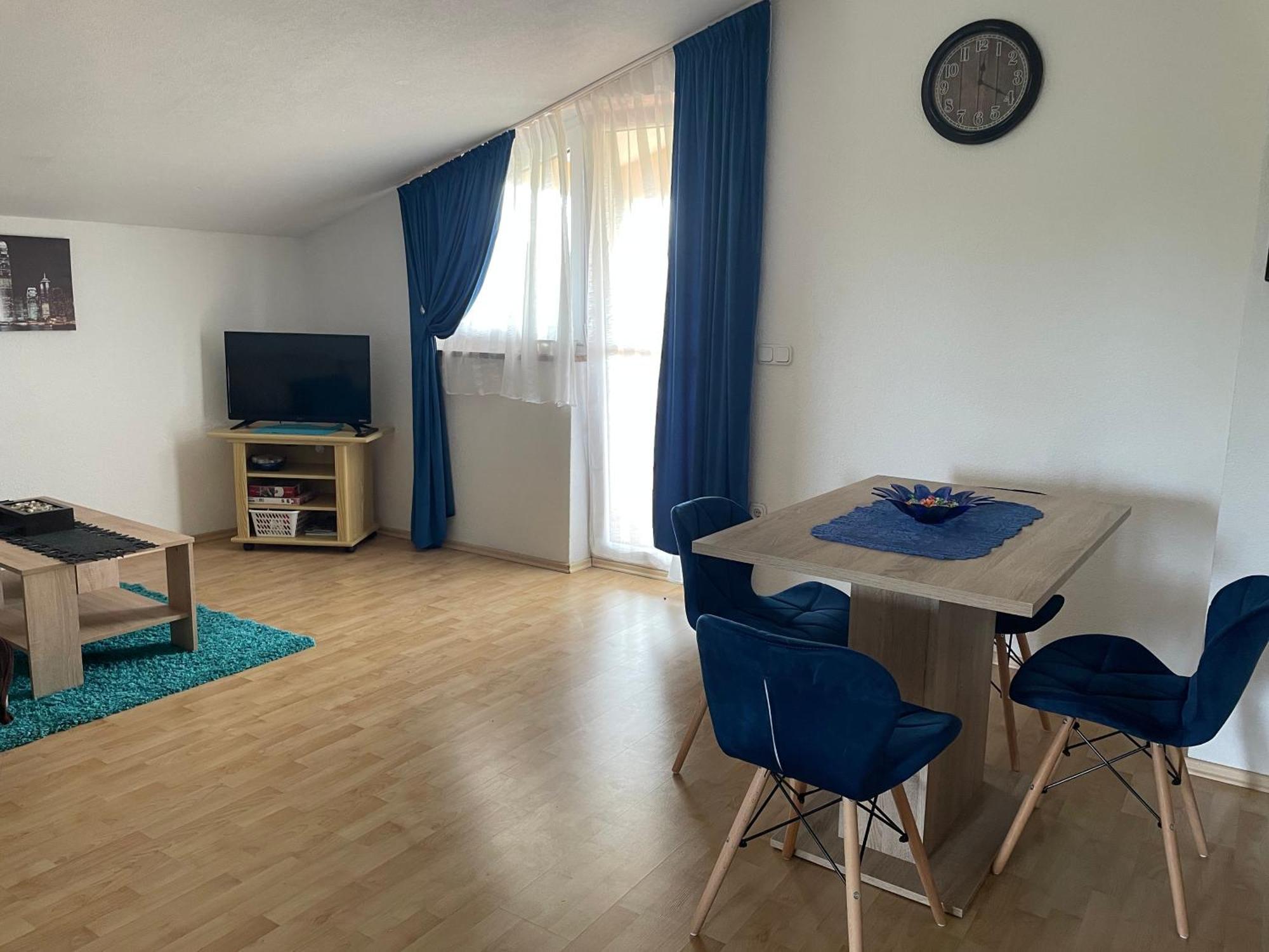 Apartment Dora *